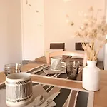 Les Granges Du Chiron فندق مبيت وإفطار La Garnache