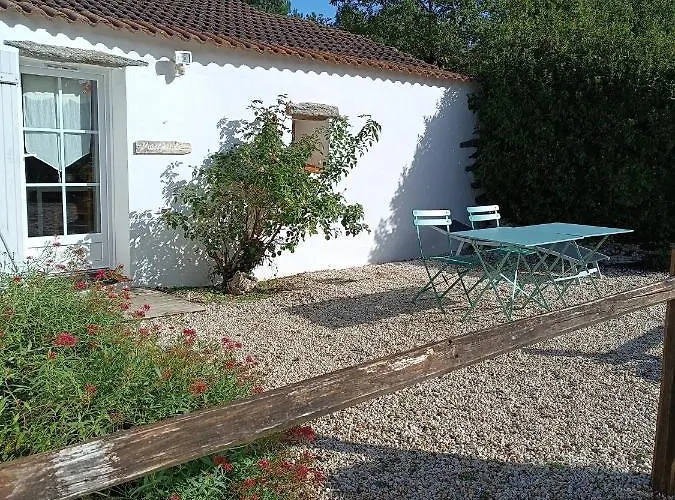Bed & Breakfast Les Granges Du Chiron 3*