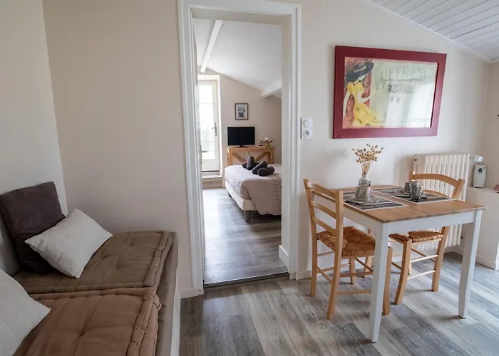 Les Granges Du Chiron Bed & Breakfast